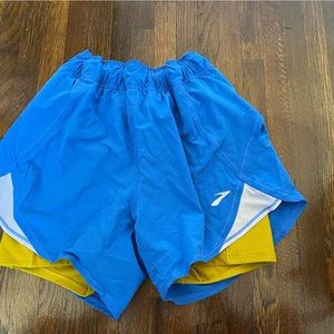 Brooks womens 2-in-1 running shorts